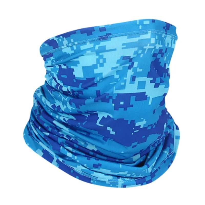 Bandana de pesca UV50+ em tecido ice silk, estampa azul pixelada, fundo branco