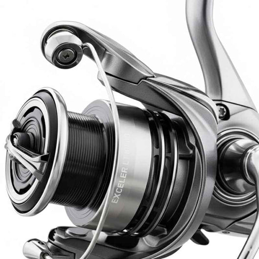 molinete-daiwa-exceler-lt-2023-original-prata-foto-detalhe-carretel-metalico