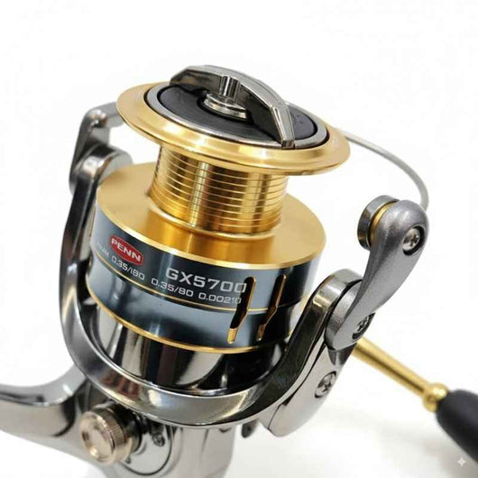 molinete-penn-gx-5700-preto-dourado-foto-superior-diagonal-bobina-manivela-dourada