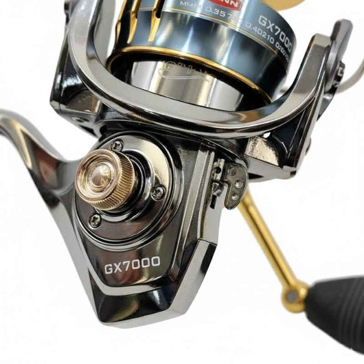 molinete-penn-gx-7000-preto-dourado-foto-detalhe-corpo-inferior-mecanismo