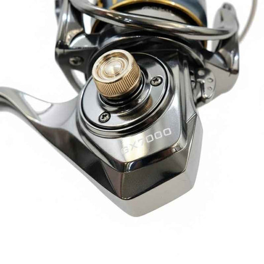 molinete-penn-gx-7000-preto-dourado-foto-detalhe-mecanismo-engrenagem-dourada