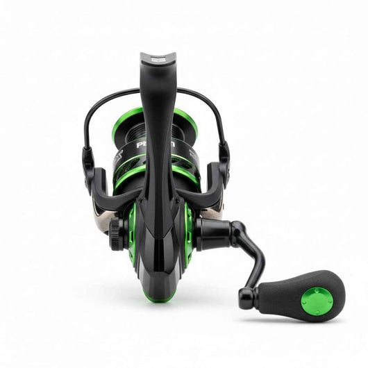 molinete-piscifun-viper-x-original-preto-e-verde-visto-de-frente-com-manivela-lateral-e-detalhes-verdes-em-destaque