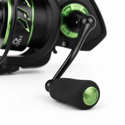 molinete-piscifun-viper-x-original-preto-e-verde-com-close-na-manivela-em-borracha-e-detalhes-verdes-metálicos