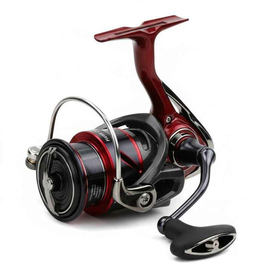molinete-daiwa-fuego-cs-lt-vermelho-preto-foto-frontal-diagonal-bobina-extra