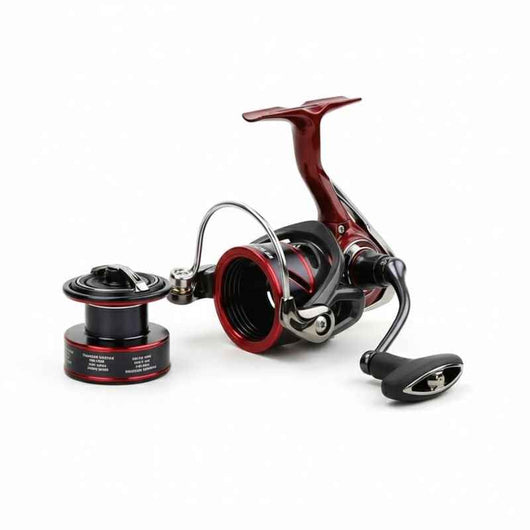 molinete-daiwa-fuego-cs-lt-vermelho-preto-foto-lateral-bobina-fora-manivela