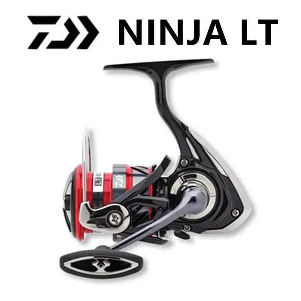 molinete-profissional-daiwa-ninja-lt-original-2018-preto-e-vermelho-com-logo-ninja-lt-em-fundo-branco
