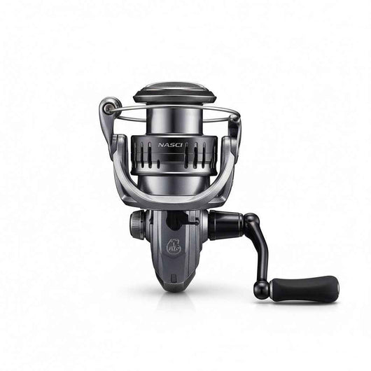 molinete-shimano-nasci-original-prata-visto-de-frente-com-manivela-preta-exibido-em-fundo-branco