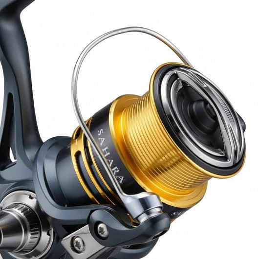 molinete-shimano-sahara-fj-2022-original-preto-dourado-foto-detalhe-carretel-metalico