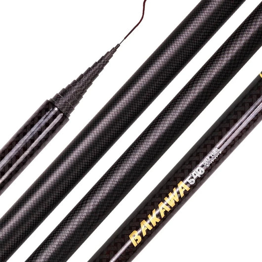 vara-de-pesca-bakawa-100-carbon-hand-rod-premium-original-detalhe-do-carbono-100-fibra-varas-telescopicas-preto-dourado-close-no-revestimento